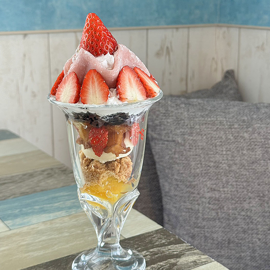 Blauw 富山県産いちごの大福パフェ