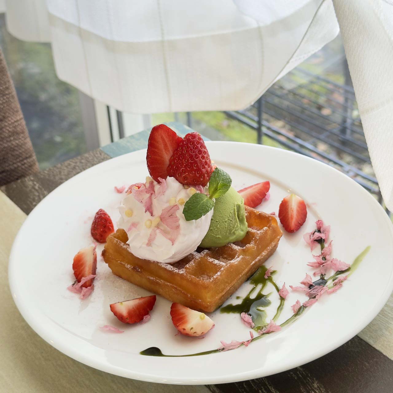 Blauw 揚げワッフルde桜クリーム🌸