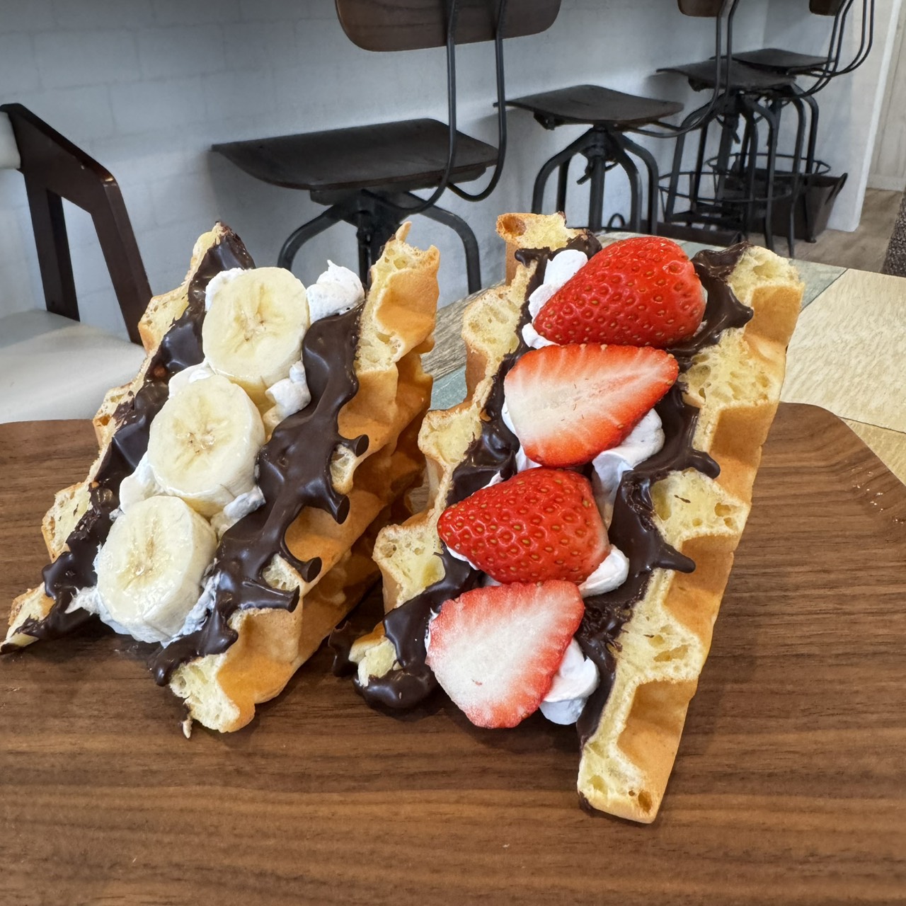 Blauw パリパリワッフルサンド