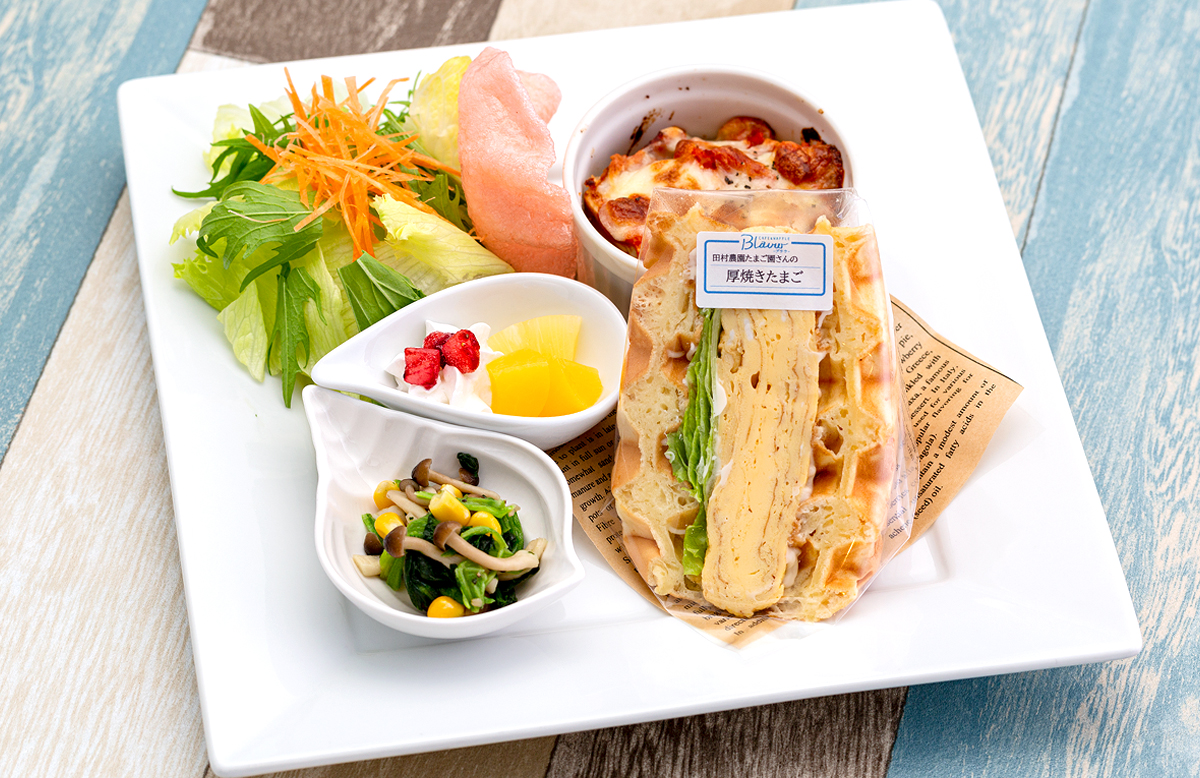 Blauw ランチ たむらさんの卵を使ったオムライスプレート